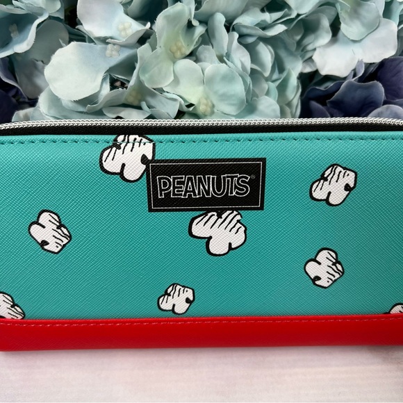 Peanuts Snoopy in Flight Clutch Wallet - Picture 12 of 14